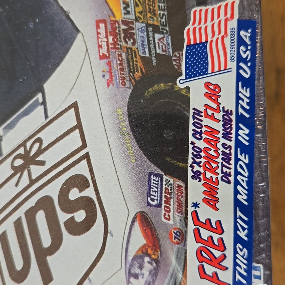 REVELL, 2002 L, Dale Jarrett UPS #88, Taurus, NASCAR , #85-2398, 1:24, USA, NIP - Picture 6 of 9